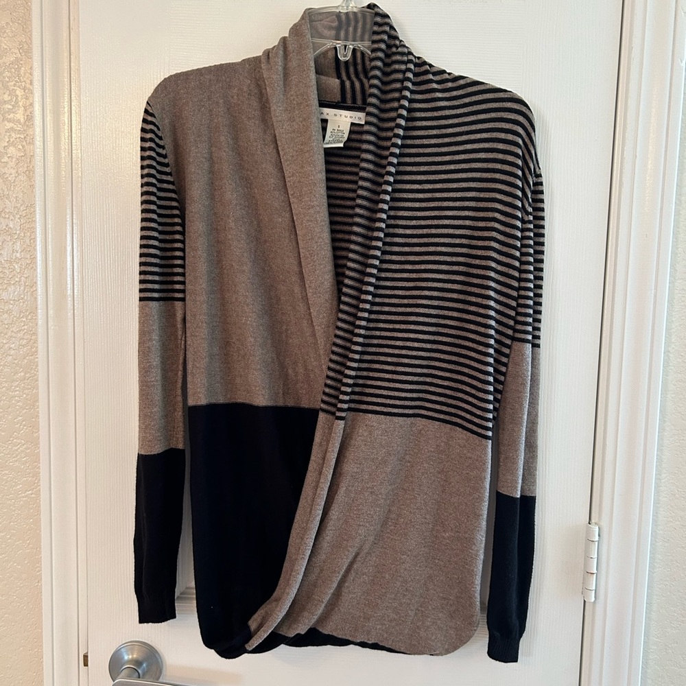 🌺EUC Max Studio light sweater size S